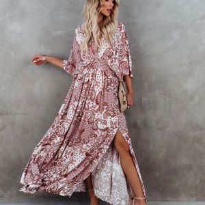 Vici paisley kimono maxi dress. Never worn. Size small.